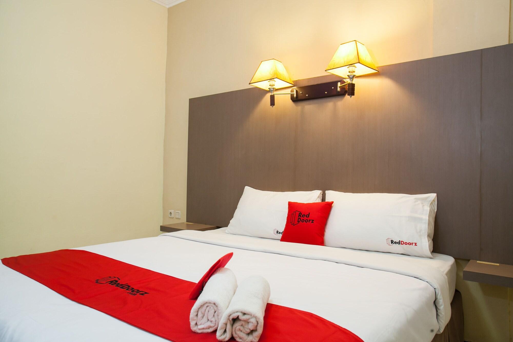 Reddoorz Near Gubeng Station Surabaya Exterior foto