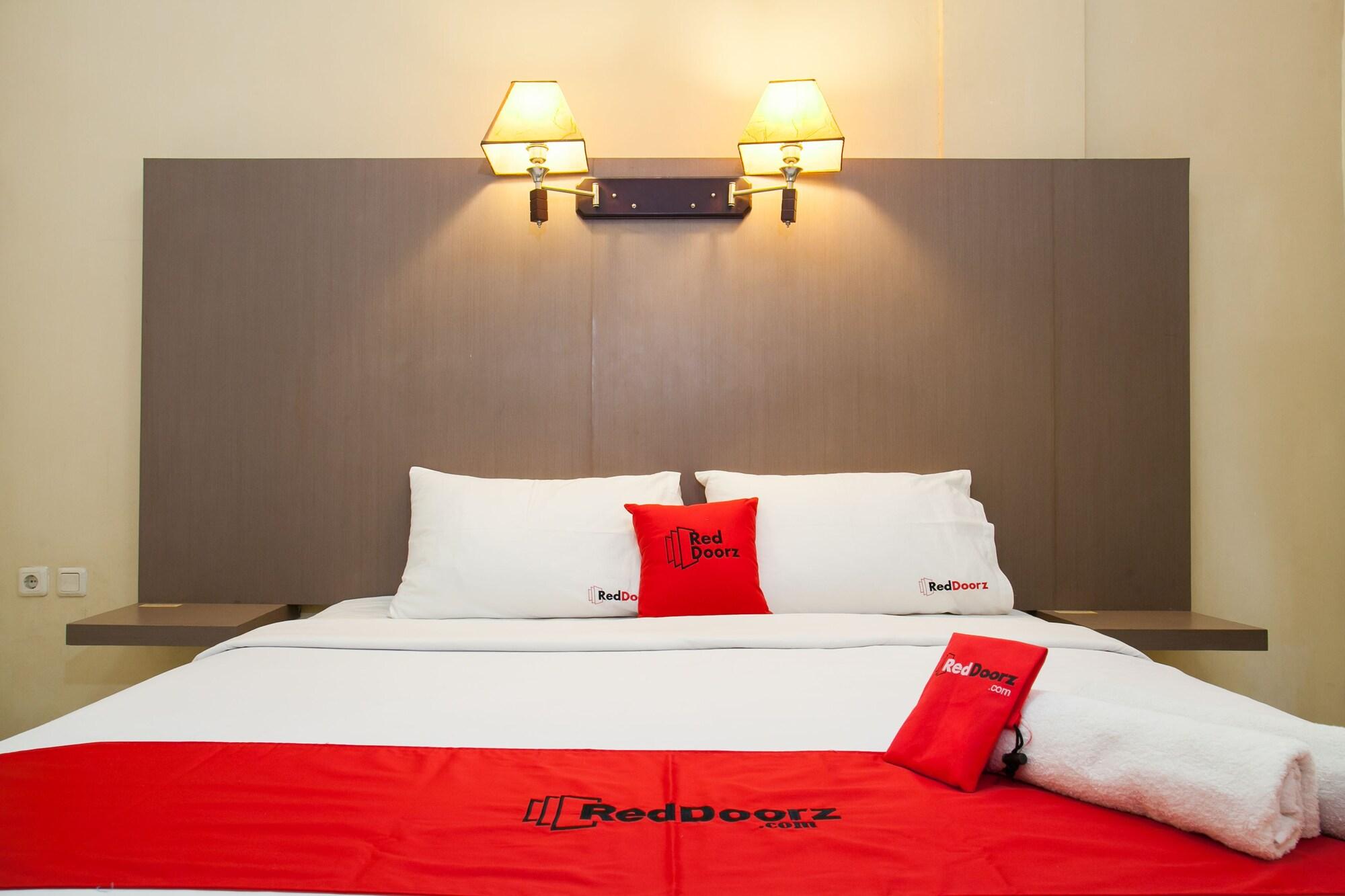 Reddoorz Near Gubeng Station Surabaya Exterior foto