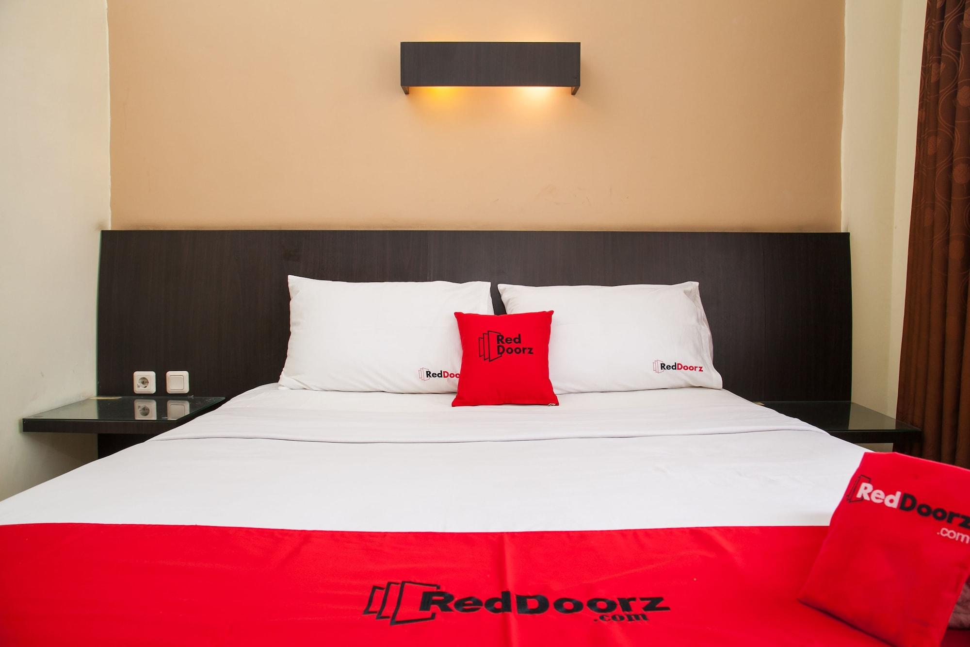 Reddoorz Near Gubeng Station Surabaya Exterior foto