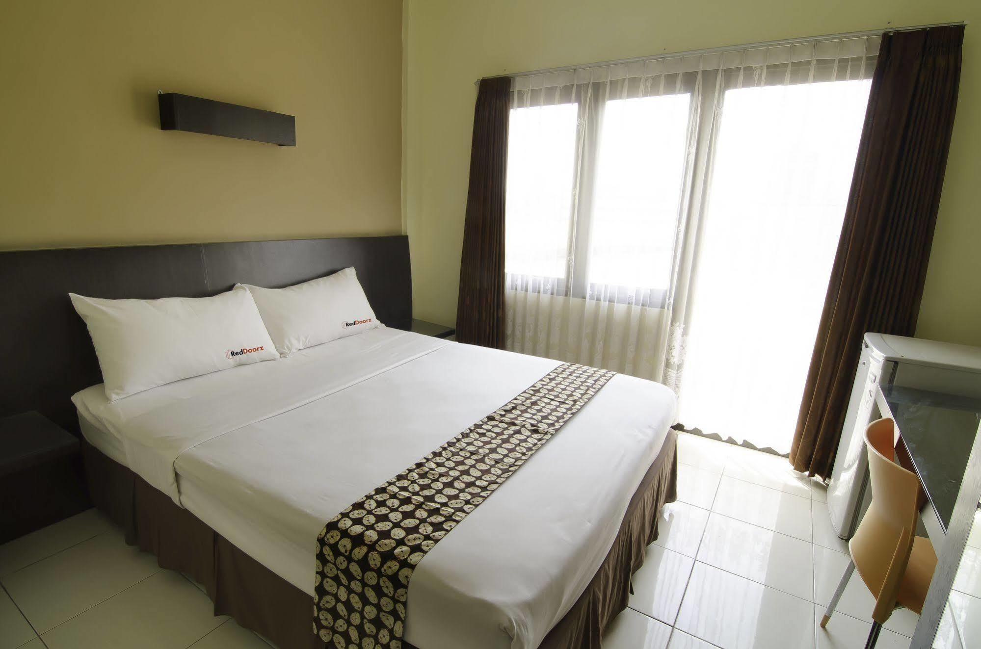 Reddoorz Near Gubeng Station Surabaya Exterior foto