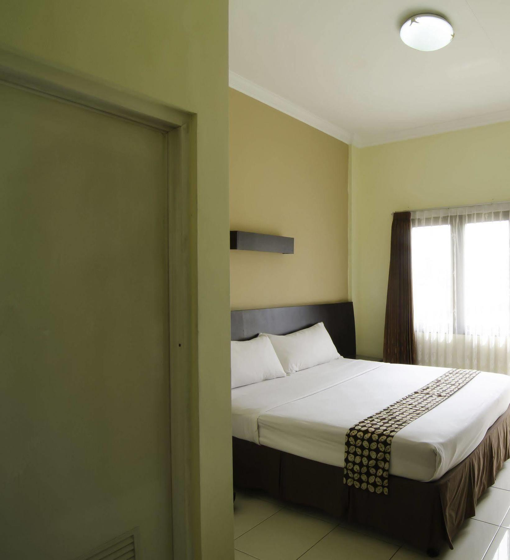 Reddoorz Near Gubeng Station Surabaya Exterior foto