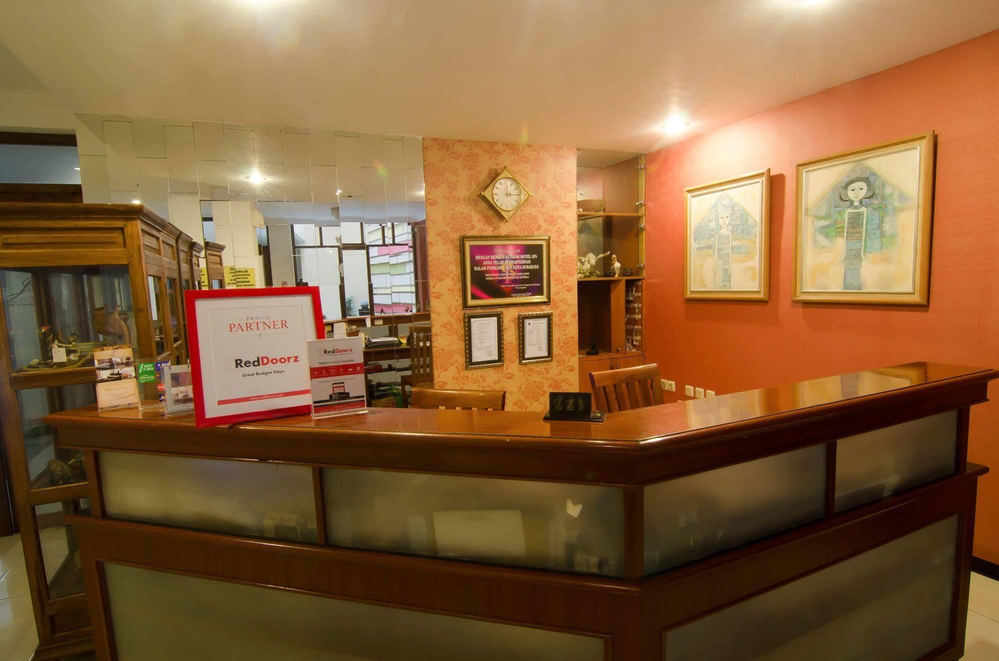 Reddoorz Near Gubeng Station Surabaya Exterior foto