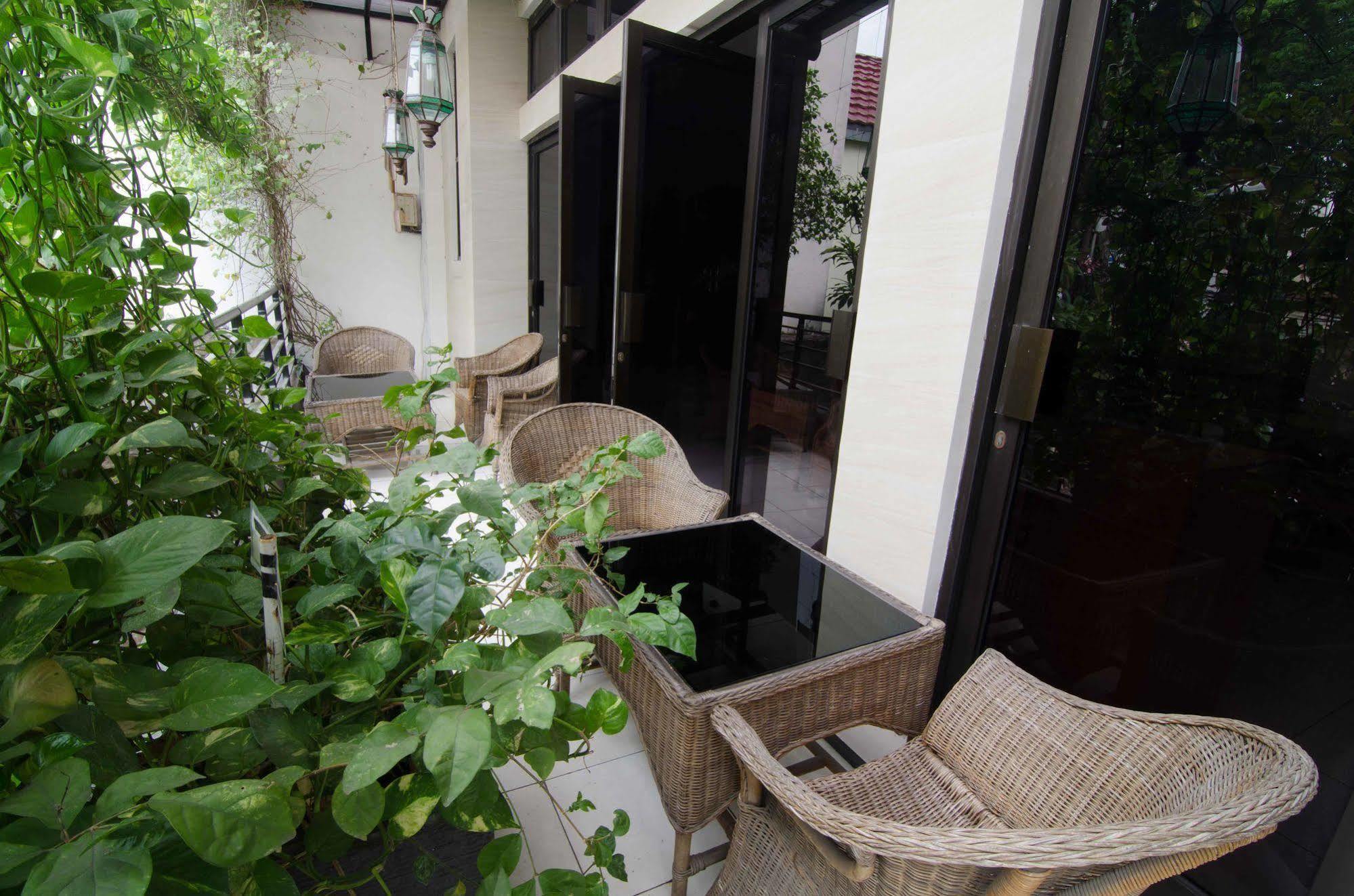 Reddoorz Near Gubeng Station Surabaya Exterior foto